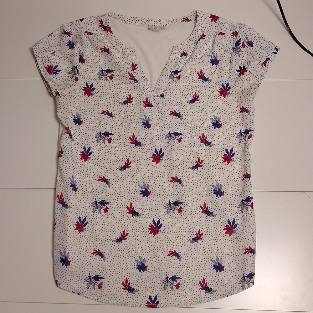 Twik polka dot and flower t-shirt size xs spring light v neck